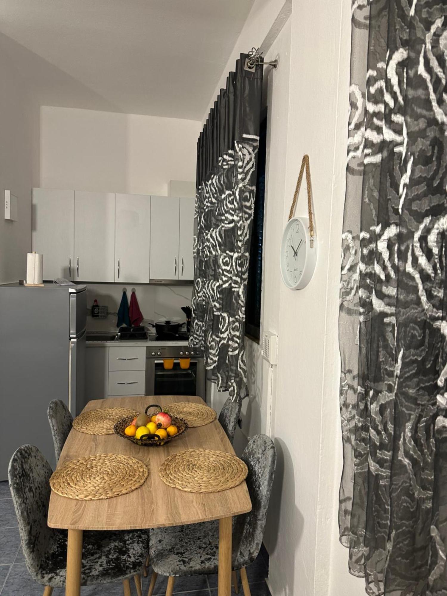 Apartment Near The Centre Of Tirana Extérieur photo